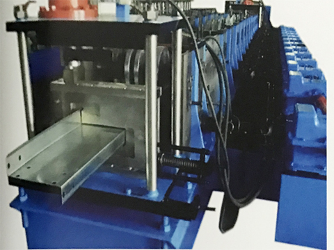 Z型鋼成型機